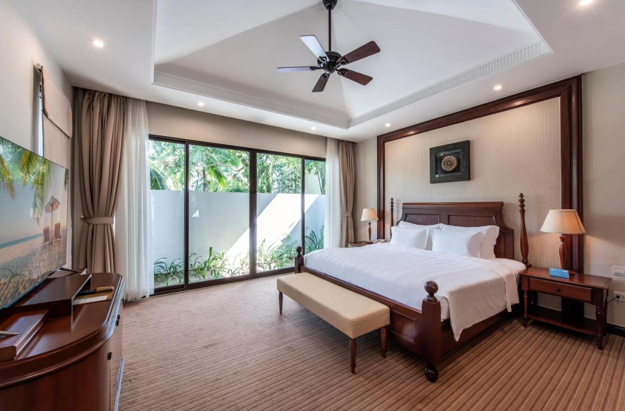 Vinpearl Resort & Spa Phu Quoc Exteriör bild A bedroom at Vinpearl Hotel Nha Trang