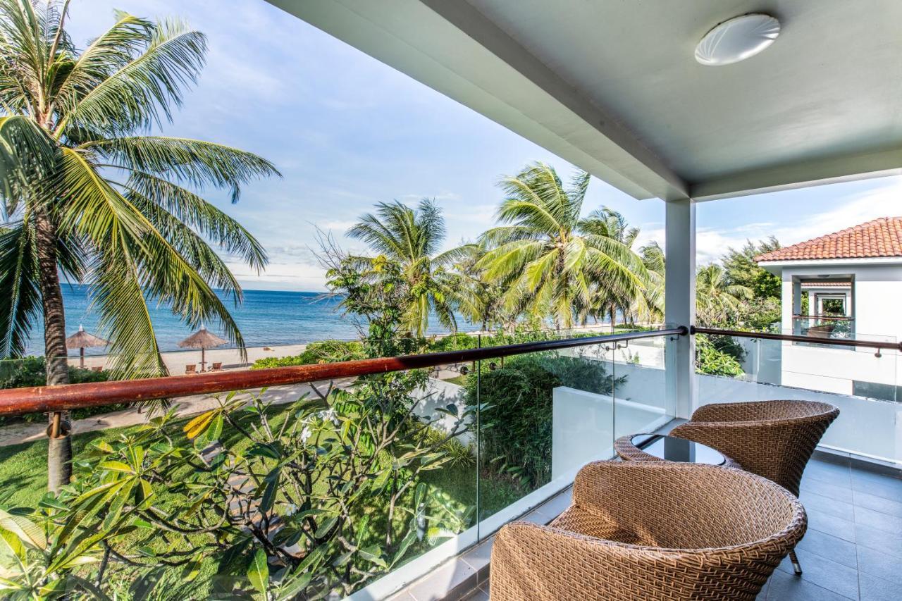 Vinpearl Resort & Spa Phu Quoc Exteriör bild Balcony of a hotel room