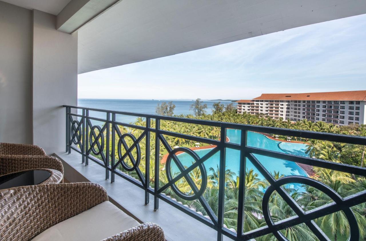 Vinpearl Resort & Spa Phu Quoc Exteriör bild Balcony of a guest room
