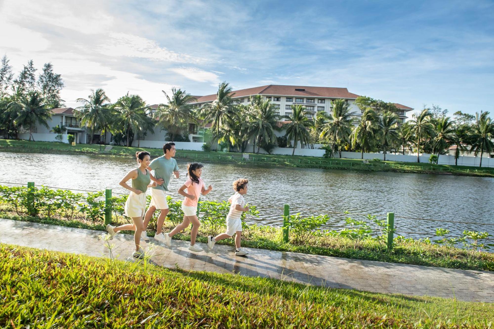 Vinpearl Resort & Spa Phu Quoc Exteriör bild Jogging track at Eco-Leisure Park