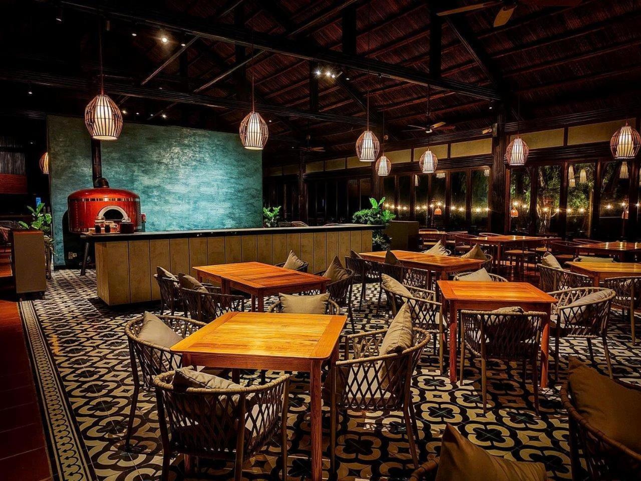 Vinpearl Resort & Spa Phu Quoc Exteriör bild Interior of the restaurant